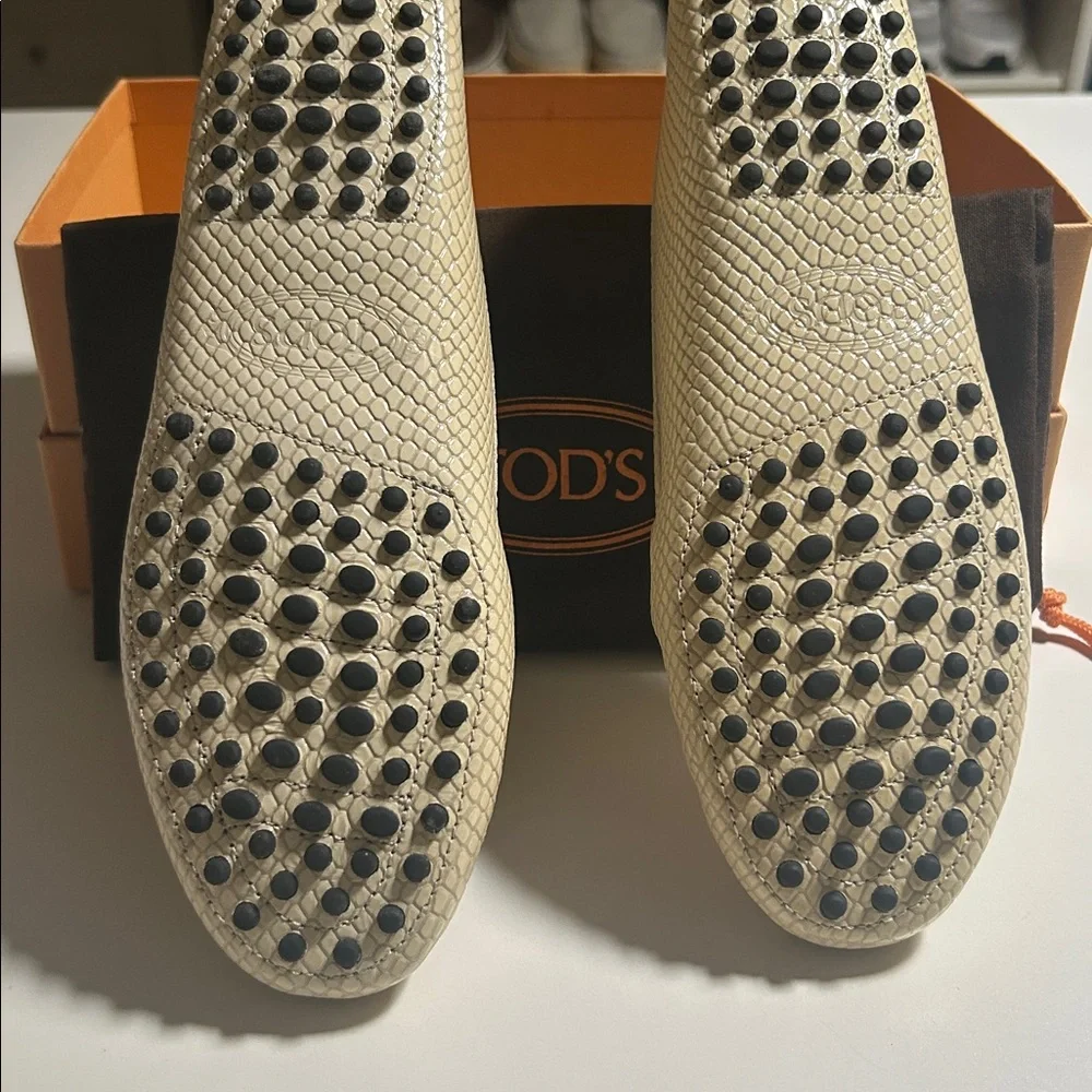 TOD’S Women’s Gommini Drivers - Picture 3 of 4